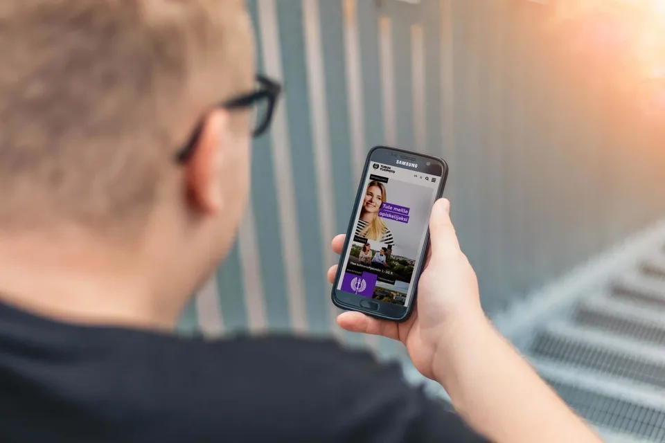 A student browsing utu.fi